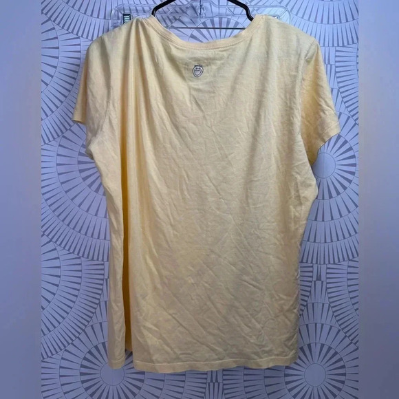 Life Is Good Women’s V-Neck Yellow T-Shirt Size Large Chairs w/drinks - Picture 5 of 5